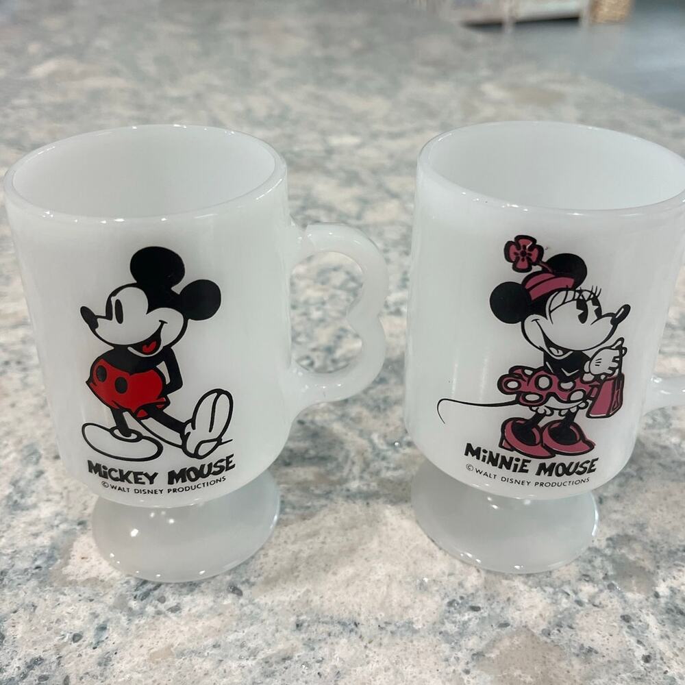 Vintage Pair Of Disney Milk Glass Pedestal Mugs Featuring Minnie & Mickey Mouse - Picture 2 of 7